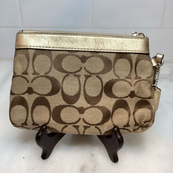 Coach Jacquard Signature Logo Pleated Clutch Wristlet - Picture 3 of 11